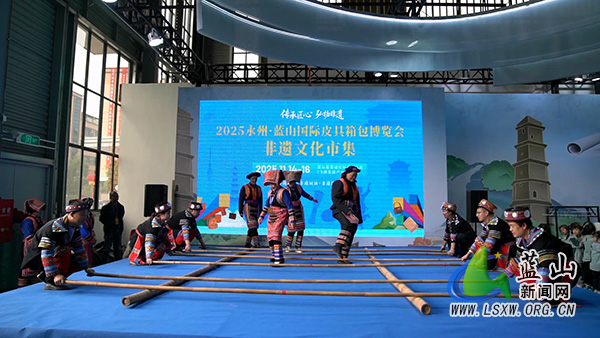 我县“非遗文化市集”火热开启 沉浸式体验瑶风古韵1.jpg 我县“非遗文化市集”火热开启 沉浸式体验瑶风古韵1.jpg