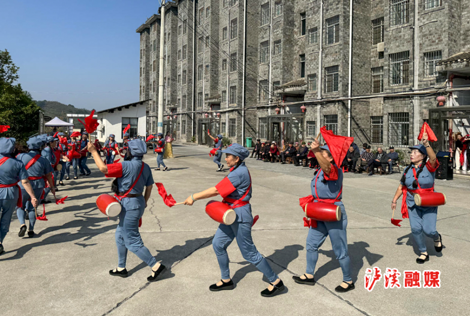 慰问敬老院.jpg 慰问敬老院.jpg