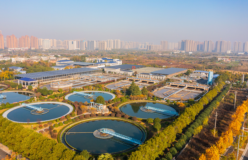 湘潭首个实现并网发电的“光伏+水务”示范项目。(记者 方阳 摄)