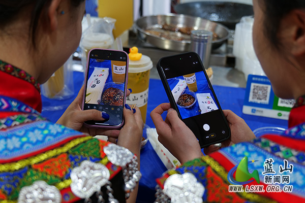 逛皮具箱包博览会 品蓝山百种味道1.jpg 逛皮具箱包博览会 品蓝山百种味道1.jpg