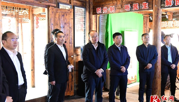 杨智华带领市人大代表麻阳第一小组到我县开展调研活动