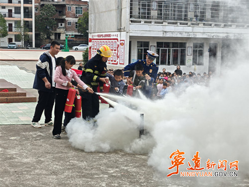 宁远柏家坪镇:筑牢校园安全“防火墙”_副本500.jpg 宁远柏家坪镇:筑牢校园安全“防火墙”_副本500.jpg