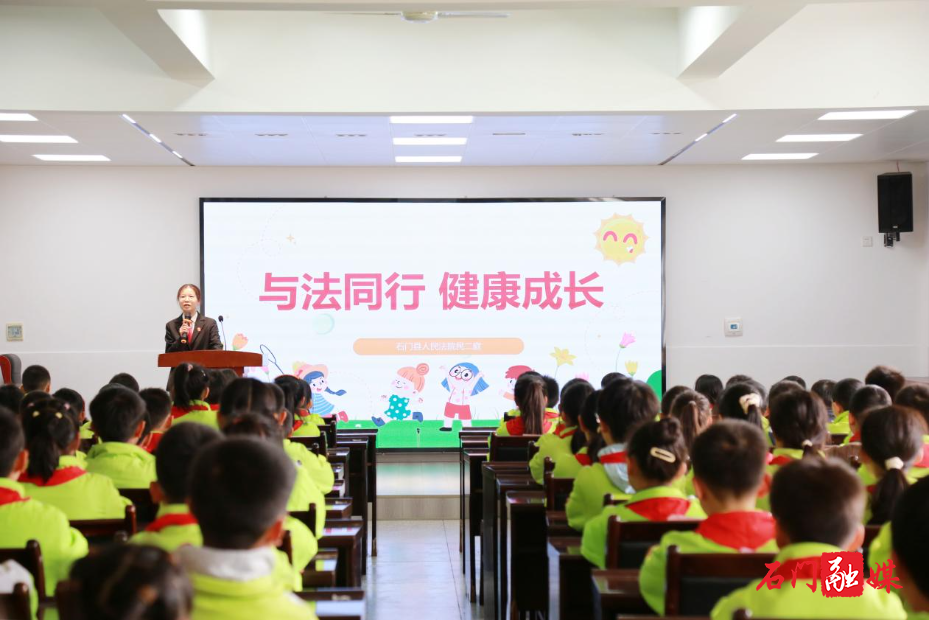法治副校长开讲啦!这堂法治课“干货”满满1.jpg 法治副校长开讲啦!这堂法治课“干货”满满1.jpg