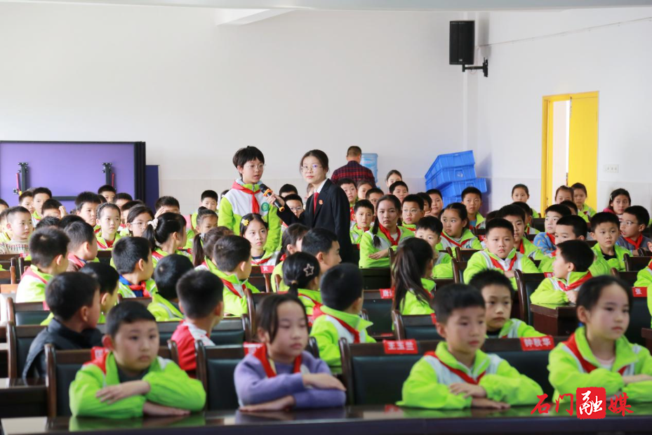 法治副校长开讲啦!这堂法治课“干货”满满2.jpg 法治副校长开讲啦!这堂法治课“干货”满满2.jpg