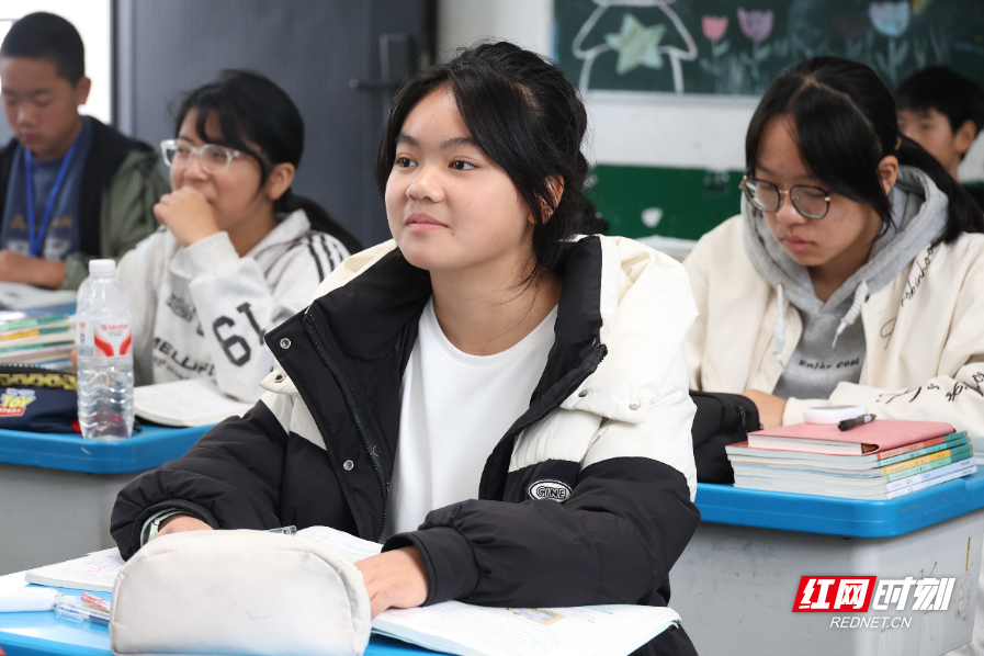 从替补到全国冠军!无人机少年用坚持追梦 (1).JPG 从替补到全国冠军!无人机少年用坚持追梦 (1).JPG