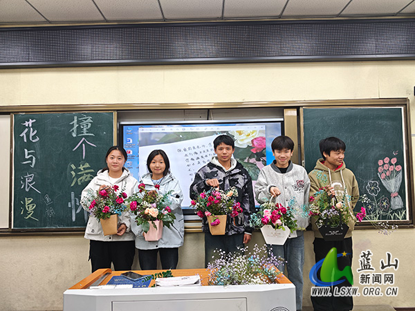 新圩学校：手作花束配暖语，浪漫与感恩撞满怀.jpg