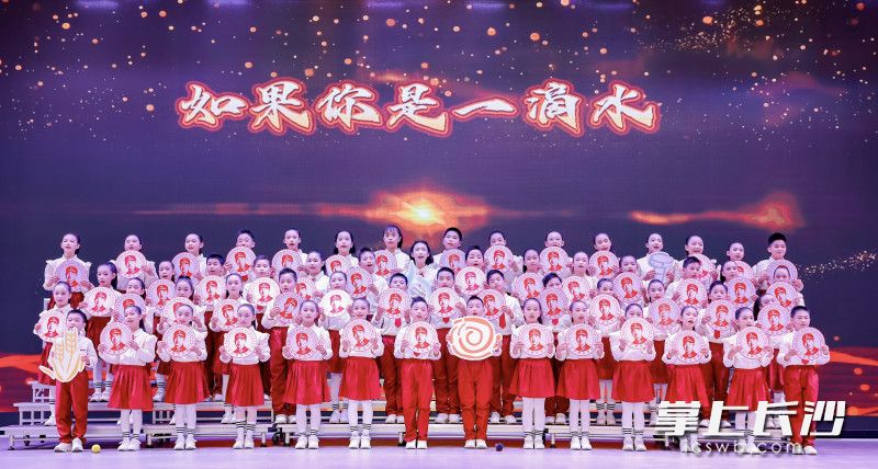 学生节目表演《雷锋七问》。