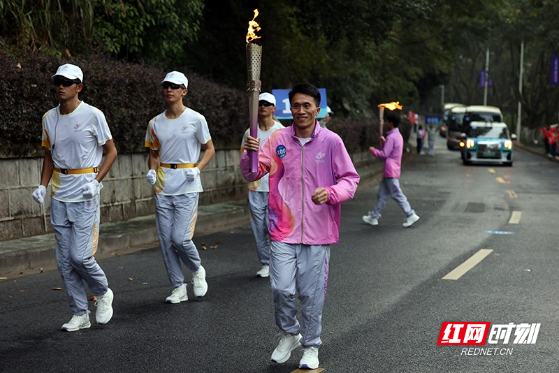 杭州亚残运会火炬手.JPG