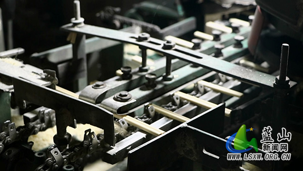 我县以“竹木”为媒 让绿水青山变身致富金山2.jpg