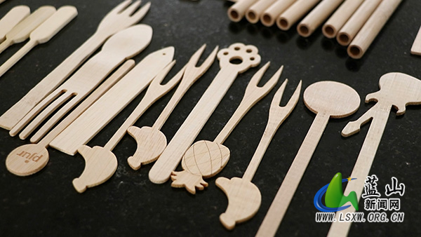 我县以“竹木”为媒 让绿水青山变身致富金山1.jpg