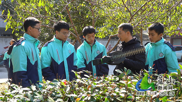 县湘江源中学：“园艺+心理”助力学生减压赋能.jpg