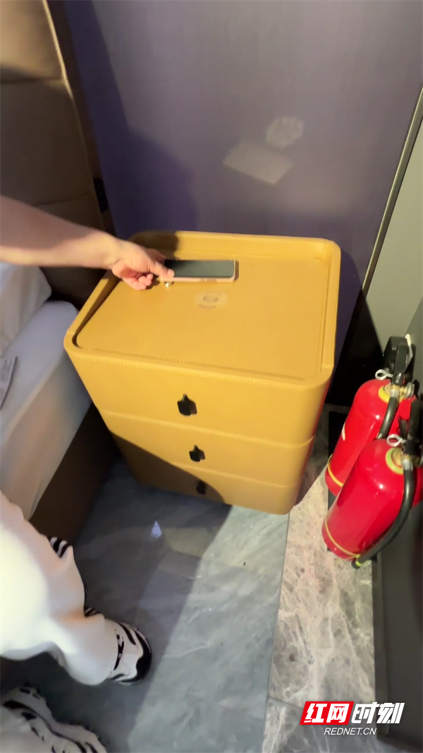 可充电床头柜.png 可充电床头柜.png