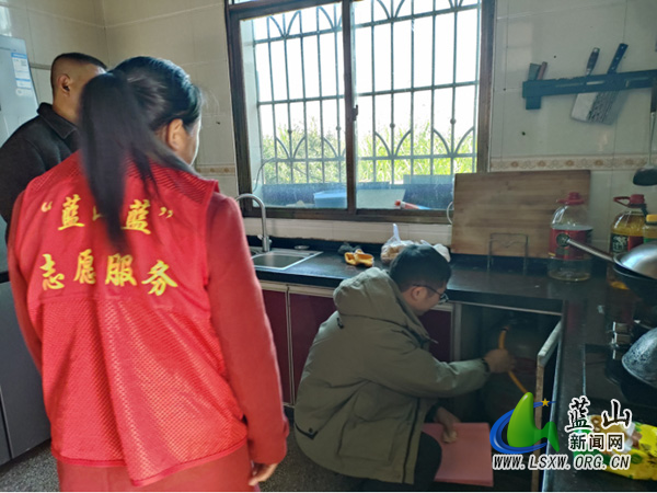 犁头瑶族乡开展燃气安全全面排查整治 筑牢群众安全防护网.jpg