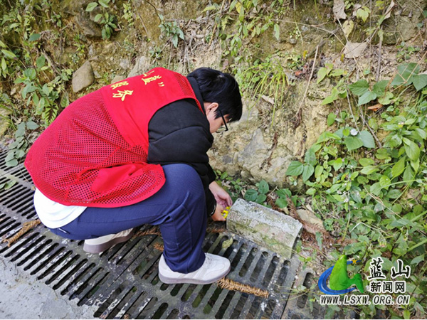 犁头瑶族乡开展秋冬季灭鼠行动 筑牢群众健康防线.jpg