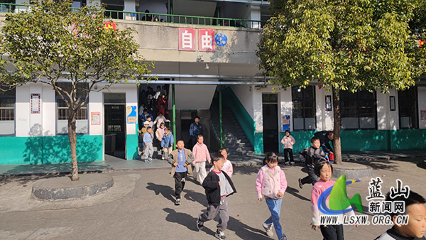 夏梓萱:孝心如炬 照亮风雨之家.jpg 夏梓萱:孝心如炬 照亮风雨之家.jpg