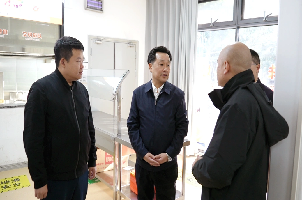 在鹤市六届人大代表第一小组开展城市品质提升专题视察 唐成出席