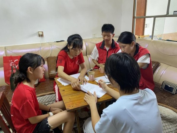 湖南：巾帼送暖传温情 服务基层千万家