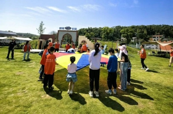 湖南：巾帼送暖传温情 服务基层千万家