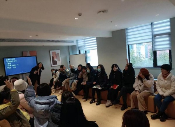 湖南：巾帼送暖传温情 服务基层千万家