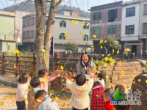 浆洞瑶族乡中心幼儿园开展户外实践活动.jpg 浆洞瑶族乡中心幼儿园开展户外实践活动.jpg