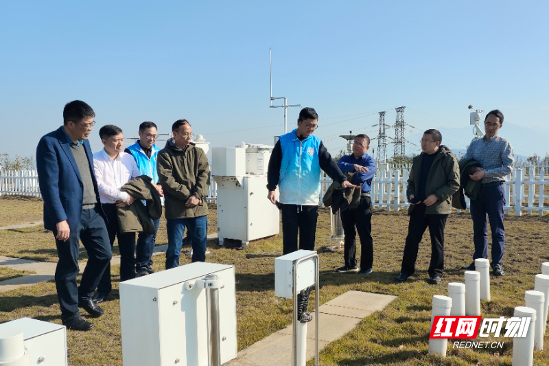 处干班学员参观郴州国家基本气象站。.jpg 处干班学员参观郴州国家基本气象站。.jpg