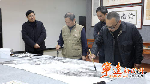 宁远:笔墨光影绘九嶷 10余名文艺名家现场“话”艺术2_副本500.png 宁远:笔墨光影绘九嶷 10余名文艺名家现场“话”艺术2_副本500.png