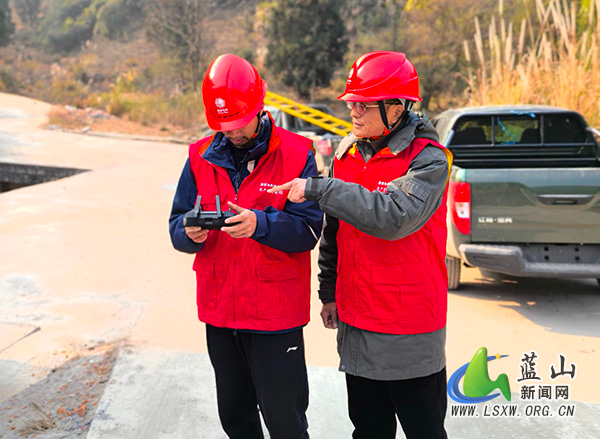 国网蓝山县供电公司：加强线路巡检 筑牢冬季安全供电防线.jpg