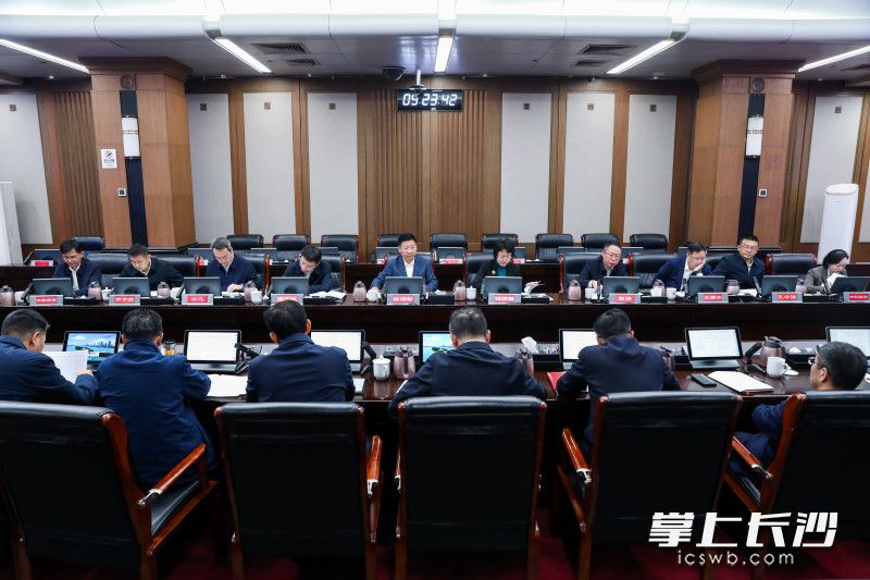 12月1日,市委副书记、代市长陈博彰主持召开市政府专题会议,听取全市“十五五”规划编制工作情况汇报。长沙晚报全媒体记者 董阳 摄 12月1日,市委副书记、代市长陈博彰主持召开市政府专题会议,听取全市“十五五”规划编制工作情况汇报。长沙晚报全媒体记者 董阳 摄