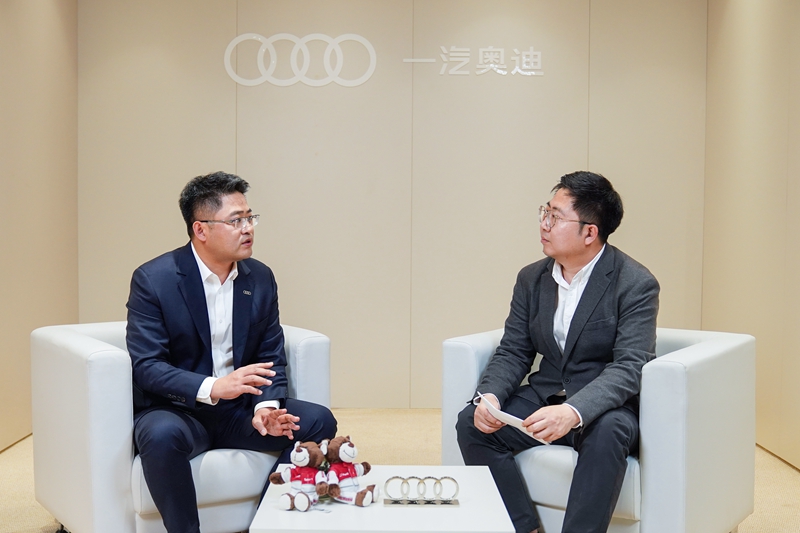 2025广州车展期间,一汽奥迪销售有限责任公司执行副总经理郭永锋接受人民网记者采访。受访者供图
