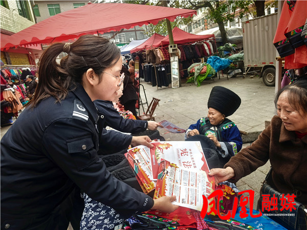 深入墟场开展宪法、民法典知识宣传.jpg 深入墟场开展宪法、民法典知识宣传.jpg