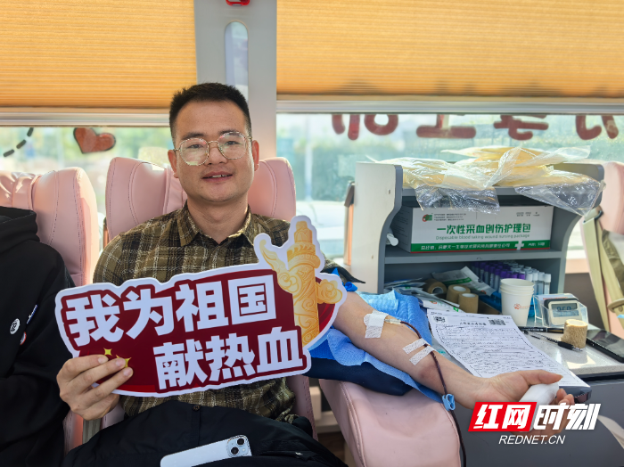 黄伦.jpg 黄伦.jpg