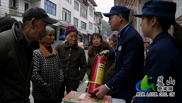 我县消防安全进瑶乡 宣教暖心护安康.jpg