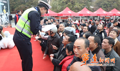 宁远：安全头盔免费送 警企共筑平安梦_副本500.png