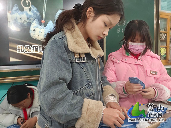 犁头瑶族乡中心小学开展心理健康扎染手工课.jpg 犁头瑶族乡中心小学开展心理健康扎染手工课.jpg