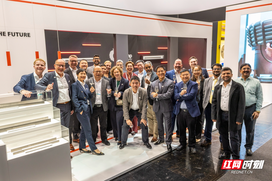 海外事业部中国团队、Bichamp EMEA团队与印度泰嘉团队成员合影.jpg