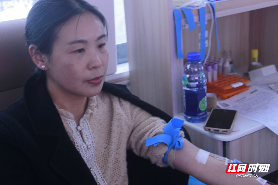 边书记献血2.jpg 边书记献血2.jpg