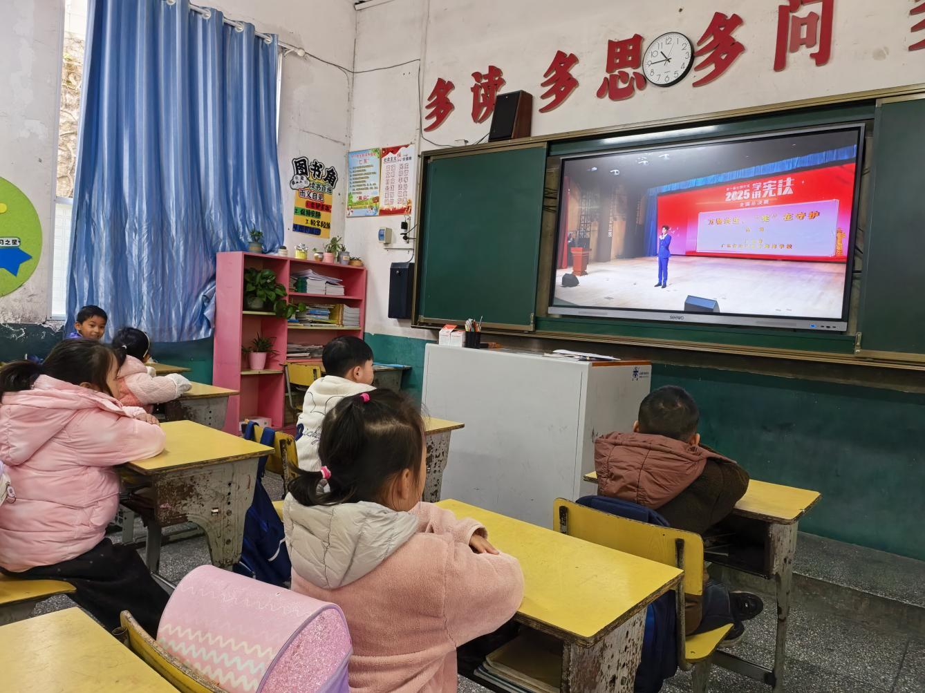 【新晃站】晃州镇第一完全小学：“宪”入童心，“法”润成长