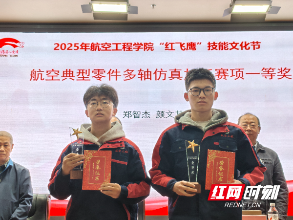 颁奖现场.jpg 颁奖现场.jpg