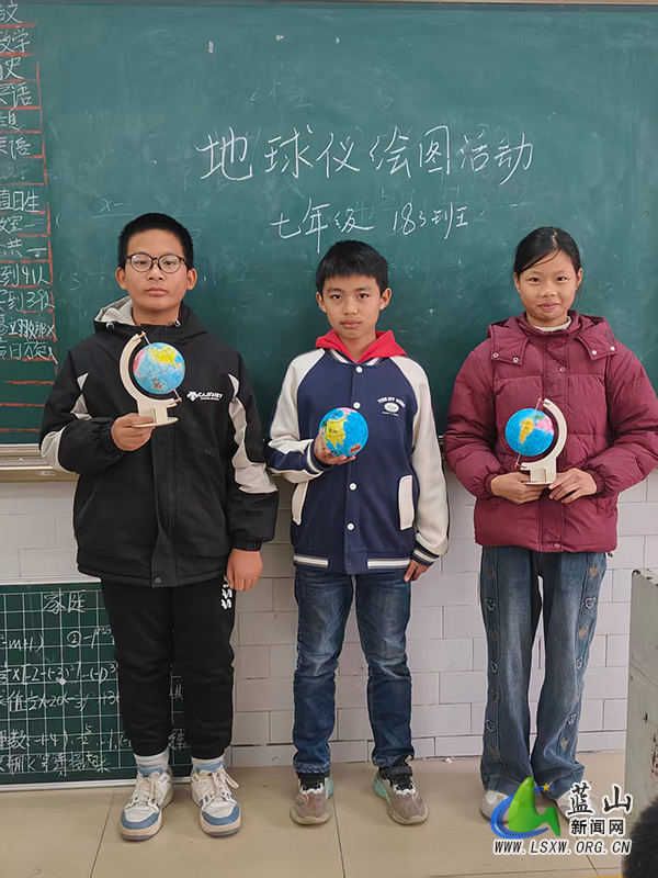 新圩学校举办“地球仪绘图”活动.jpg 新圩学校举办“地球仪绘图”活动.jpg