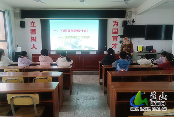 大桥学校开展心理委员专题培训 筑牢校园心灵防护墙.jpg 大桥学校开展心理委员专题培训 筑牢校园心灵防护墙.jpg