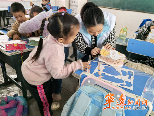 宁远鲤溪镇:童手筑灯影 童心映团圆_副本500.jpg 宁远鲤溪镇:童手筑灯影 童心映团圆_副本500.jpg