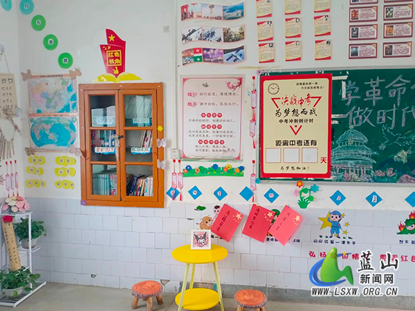 所城学校组织开展“红星角·品书香”班级图书角布置活动.jpg 所城学校组织开展“红星角·品书香”班级图书角布置活动.jpg