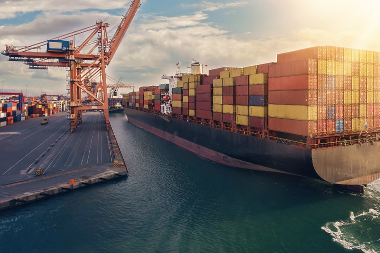 贸易顺差首超万亿美元 中国外贸韧性源自哪