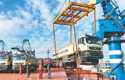 前11个月，我国货物贸易进出口总值41.21万亿元