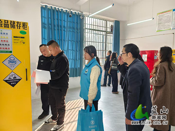 蓝山县多部门联合行动 筑牢教育系统易制毒化学品安全防线.jpg 蓝山县多部门联合行动 筑牢教育系统易制毒化学品安全防线.jpg