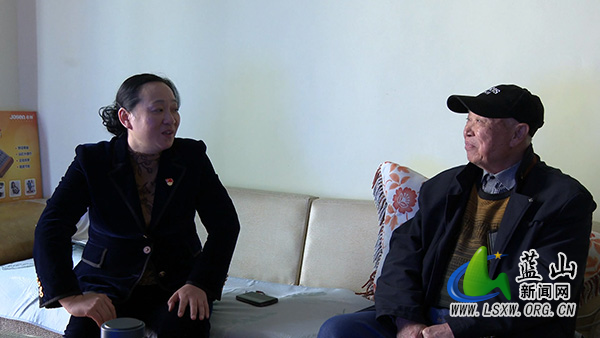 邓群走访慰问部分离退休老干部2.jpg 邓群走访慰问部分离退休老干部2.jpg