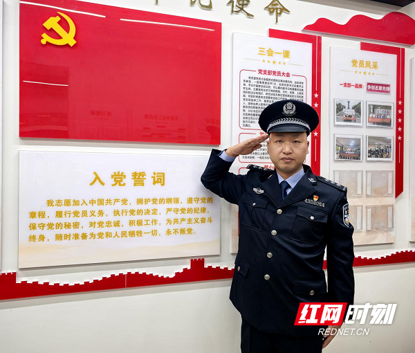 邵阳监狱生卫科副科长钟东锋.png 邵阳监狱生卫科副科长钟东锋.png