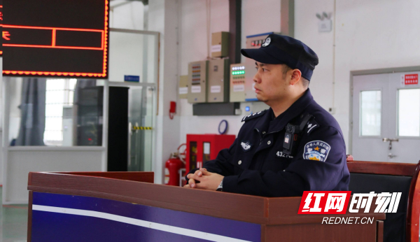 蜂蜜浏览器_罗辉工作照.jpg 蜂蜜浏览器_罗辉工作照.jpg