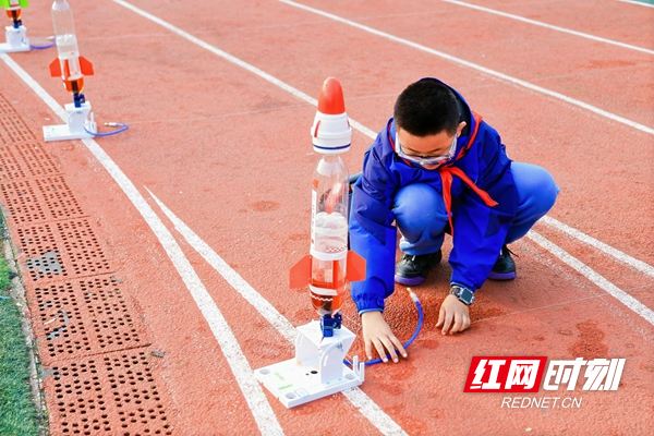 水火箭.jpg 水火箭.jpg