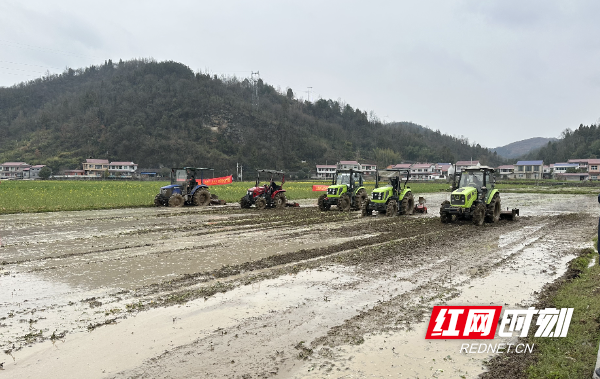 机械化耕种。资料图.jpg 机械化耕种。资料图.jpg